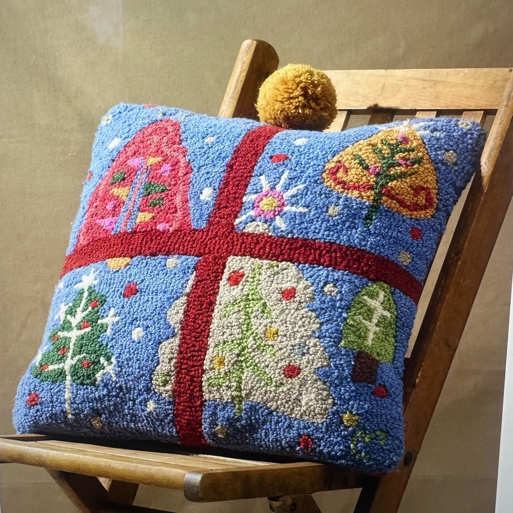 Sundance Season’s Gifting Pillow Hand-hooked Holiday Christmas Pillow Cheerful